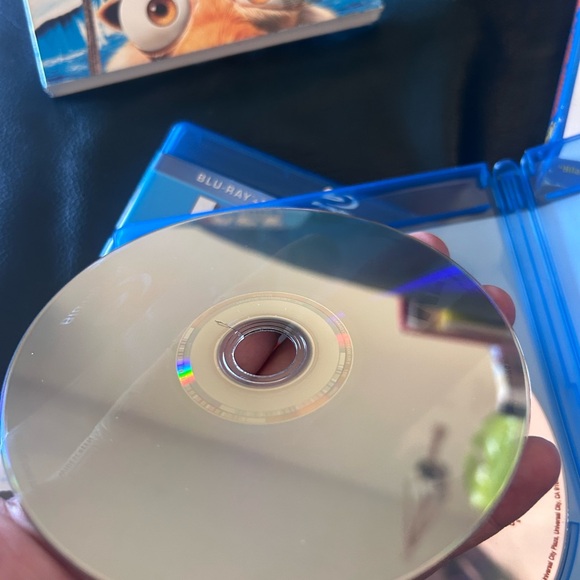 (FREE) Blu-ray Bundle: Ice Age and Despicable Me - Picture 9 of 10